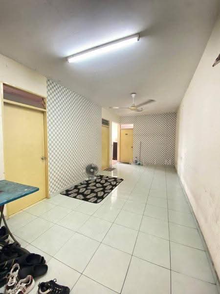 Pangsapuri untuk Dijual di Mentari Court - Hairi Halim - Living Room - PropertyGuru.com.my