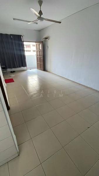 Pangsapuri untuk Dijual di Mentari Court - Hairi Halim - Living Room - PropertyGuru.com.my