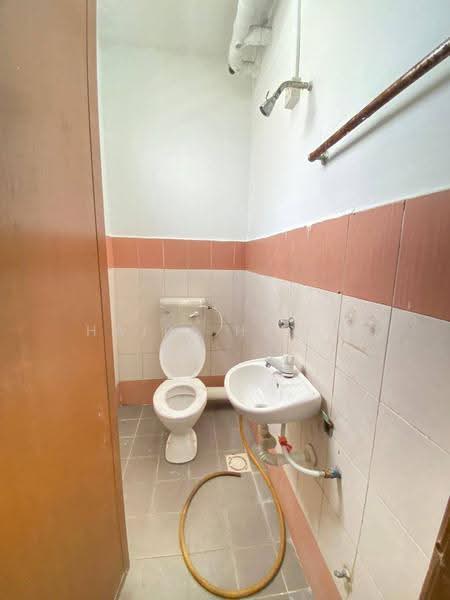 Pangsapuri untuk Dijual di Mentari Court - Hairi Halim - Bathroom - PropertyGuru.com.my