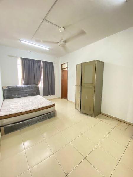 Pangsapuri untuk Dijual di Mentari Court - Hairi Halim - Bedroom - PropertyGuru.com.my
