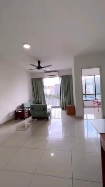 Kediaman Servis untuk Dijual di Greenfield Regency - Yucong . - Living Room - PropertyGuru.com.my