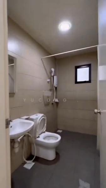 Kediaman Servis untuk Dijual di Greenfield Regency - Yucong . - Bathroom - PropertyGuru.com.my