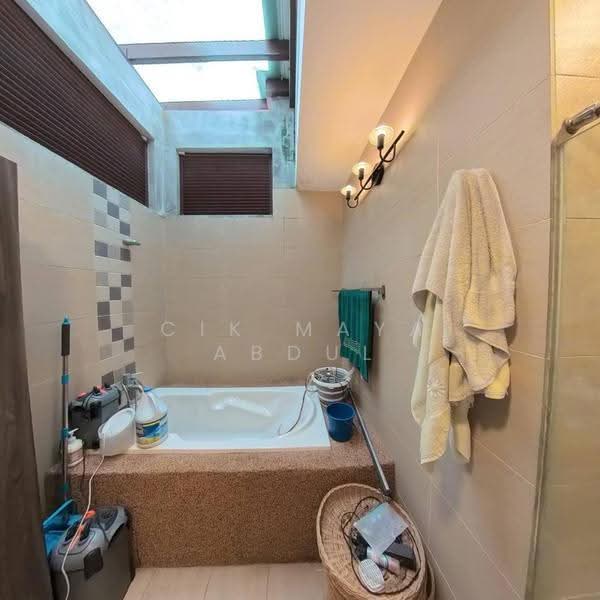 Semi-Detached House for Sale in KL City Centre (Kuala Lumpur) - Cik Maya Abdul - Bathroom - PropertyGuru.com.my