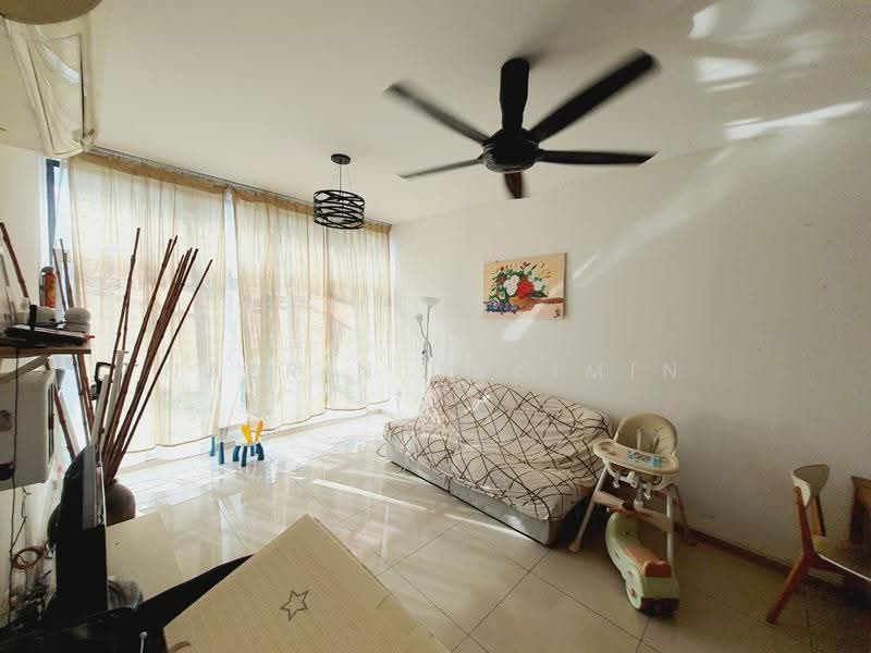 Kediaman Servis untuk Dijual di Vista Alam - Nazrin Hakimin - Living Room - PropertyGuru.com.my