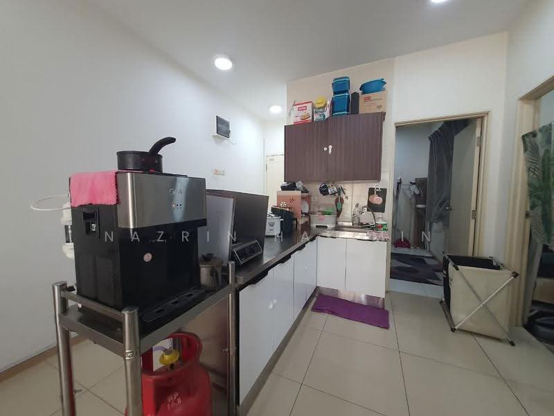 Kediaman Servis untuk Dijual di Vista Alam - Nazrin Hakimin - Kitchen - PropertyGuru.com.my