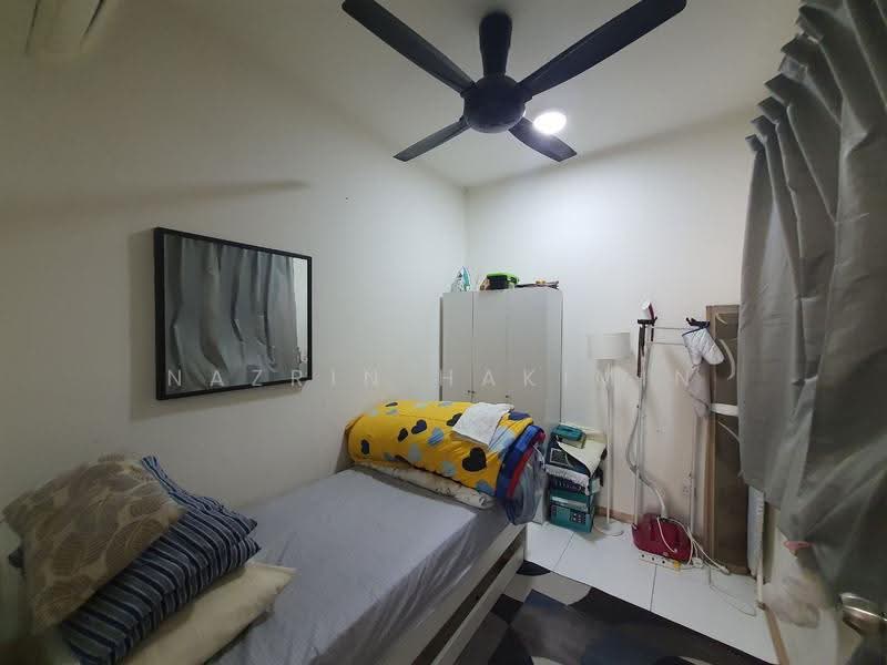 Kediaman Servis untuk Dijual di Vista Alam - Nazrin Hakimin - Bedroom - PropertyGuru.com.my