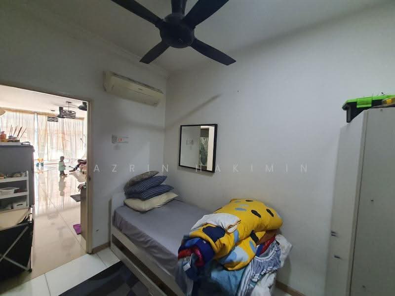 Kediaman Servis untuk Dijual di Vista Alam - Nazrin Hakimin - Bedroom - PropertyGuru.com.my