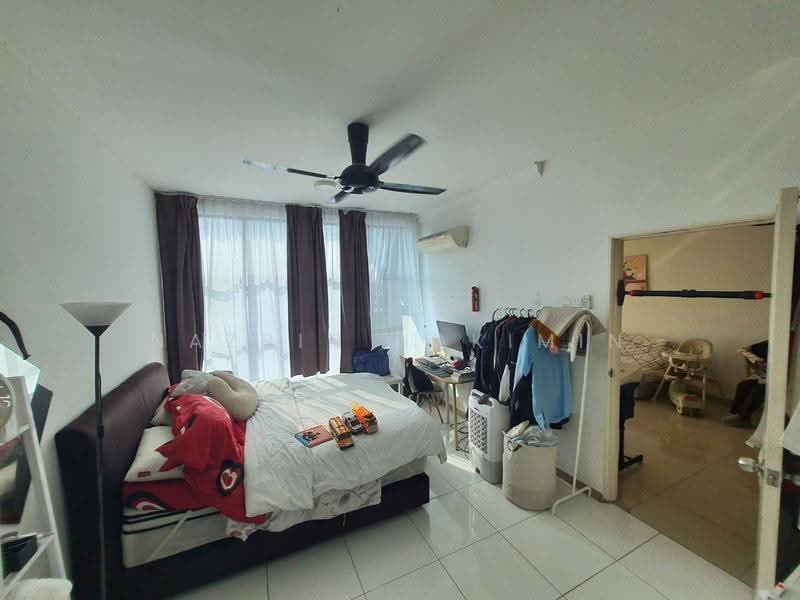 Kediaman Servis untuk Dijual di Vista Alam - Nazrin Hakimin - Bedroom - PropertyGuru.com.my