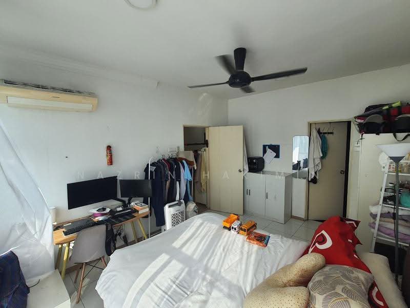 Kediaman Servis untuk Dijual di Vista Alam - Nazrin Hakimin - Bedroom - PropertyGuru.com.my