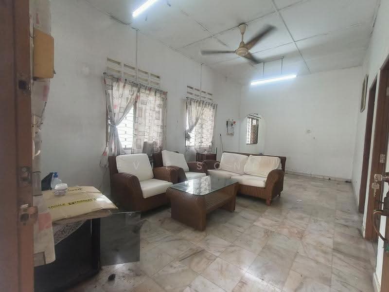 1-storey Terraced House for Sale in Kampung Baru Skudai (Skudai) - Evie Song - Living Room - PropertyGuru.com.my