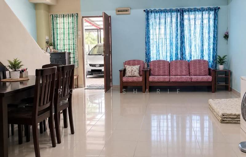 2-storey Terraced House for Sale in Taman Serendah Makmur (Serendah) - Rosdi Sharif - Living Room - PropertyGuru.com.my