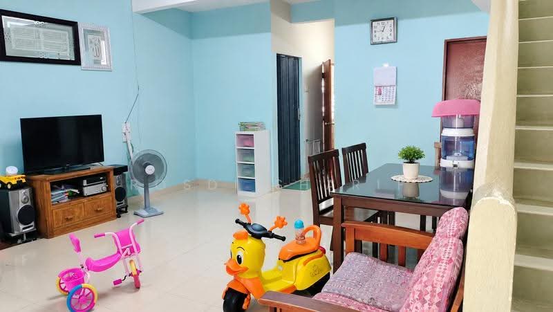 2-storey Terraced House for Sale in Taman Serendah Makmur (Serendah) - Rosdi Sharif - Living Room - PropertyGuru.com.my