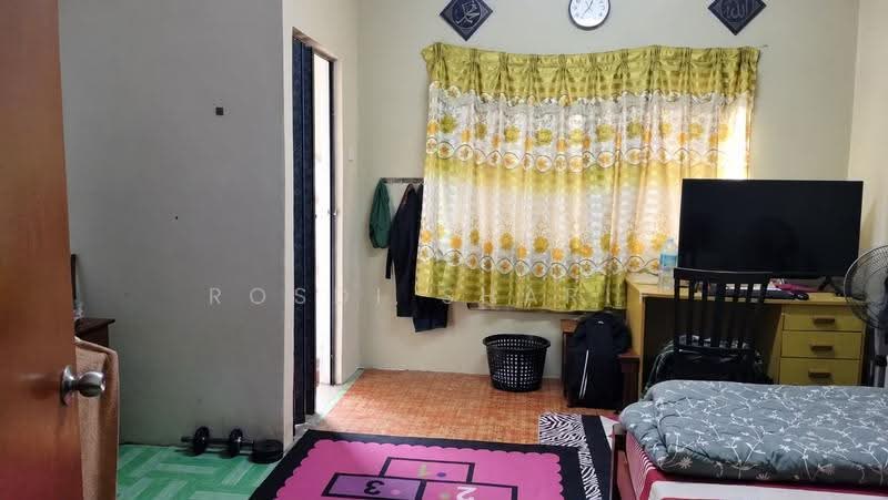 2-storey Terraced House for Sale in Taman Serendah Makmur (Serendah) - Rosdi Sharif - Bedroom - PropertyGuru.com.my