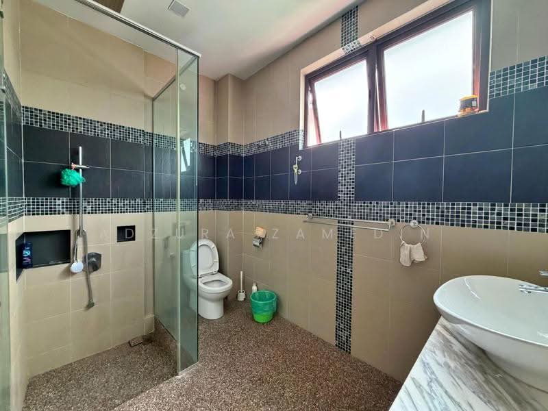 Rumah Banglo untuk Dijual di Taman Bukit Pantai (Bangsar) - Adzura Zamedin - Bathroom - PropertyGuru.com.my