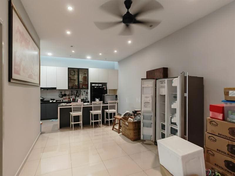Cluster House for Sale in Taman Kluang Perdana (Kluang) - Kim Seng - Kitchen - PropertyGuru.com.my