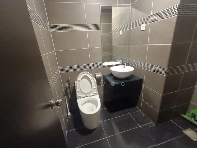 Service Residence for Sale at D'Latour - Ken Woo - Bathroom - PropertyGuru.com.my