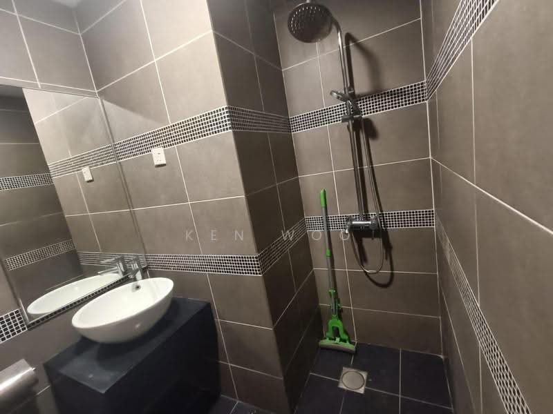 Service Residence for Sale at D'Latour - Ken Woo - Bathroom - PropertyGuru.com.my