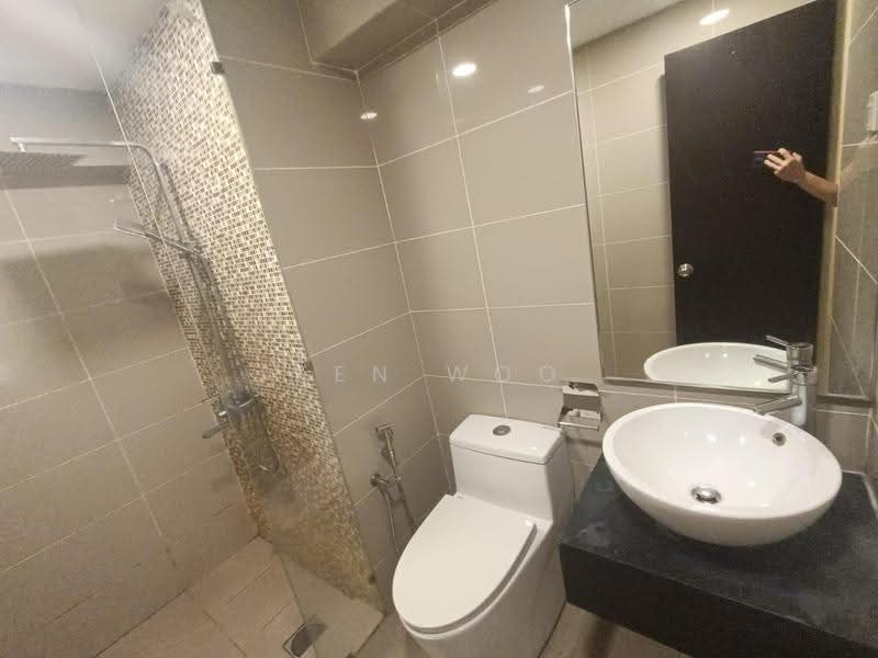 Service Residence for Sale at D'Latour - Ken Woo - Bathroom - PropertyGuru.com.my