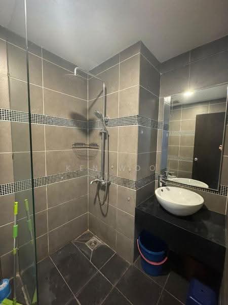 Service Residence for Sale at D'Latour - Ken Woo - Bathroom - PropertyGuru.com.my