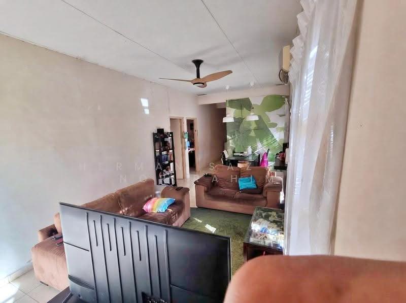 Rumah Berkembar untuk Dijual di Taman Desaria (Nilai) - Herman Sazwan Nor Rahim - Living Room - PropertyGuru.com.my