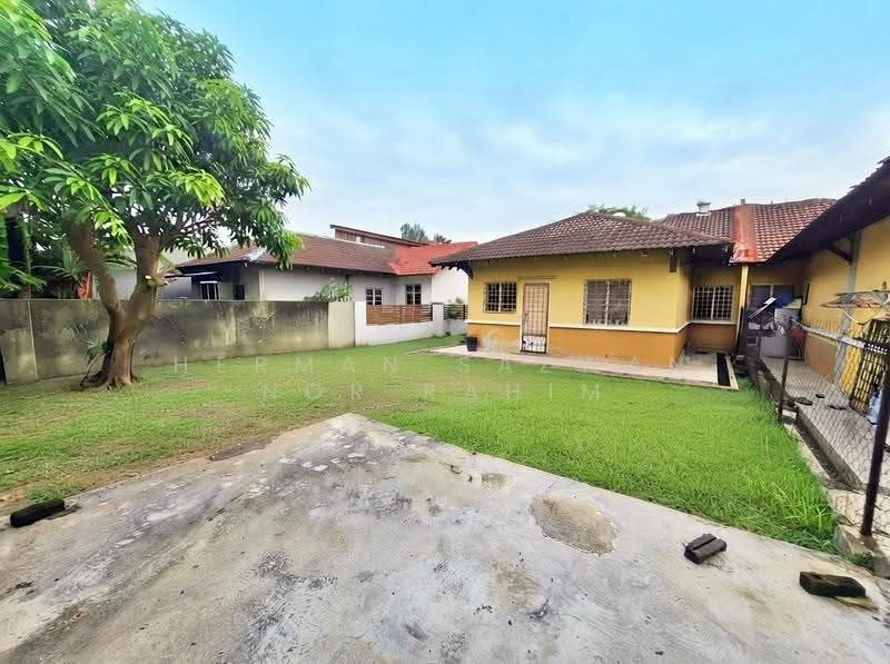 Rumah Berkembar untuk Dijual di Taman Desaria (Nilai) - Herman Sazwan Nor Rahim - Exterior - PropertyGuru.com.my