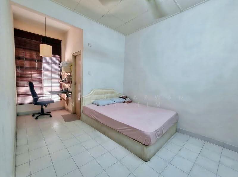 Rumah Berkembar untuk Dijual di Taman Desaria (Nilai) - Herman Sazwan Nor Rahim - Bedroom - PropertyGuru.com.my