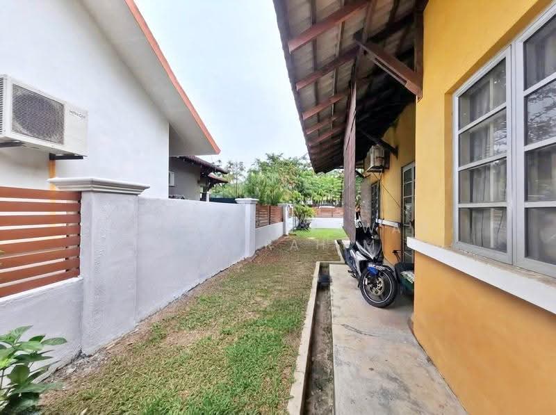 Rumah Berkembar untuk Dijual di Taman Desaria (Nilai) - Herman Sazwan Nor Rahim - Exterior - PropertyGuru.com.my