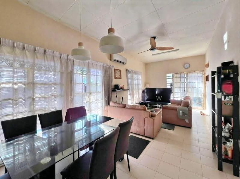 Rumah Berkembar untuk Dijual di Taman Desaria (Nilai) - Herman Sazwan Nor Rahim - Living Room - PropertyGuru.com.my