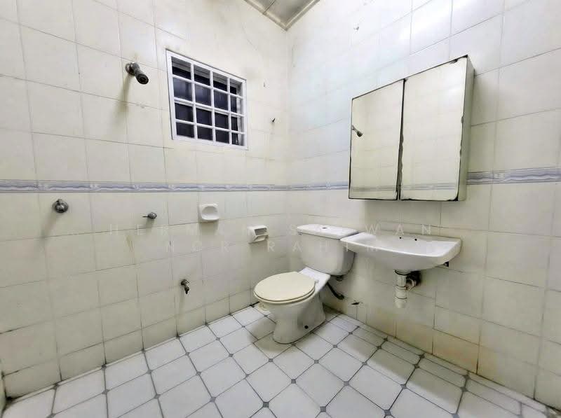 Rumah Berkembar untuk Dijual di Taman Desaria (Nilai) - Herman Sazwan Nor Rahim - Bathroom - PropertyGuru.com.my