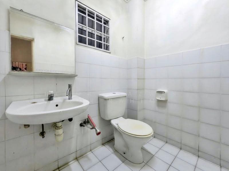 Rumah Berkembar untuk Dijual di Taman Desaria (Nilai) - Herman Sazwan Nor Rahim - Bathroom - PropertyGuru.com.my