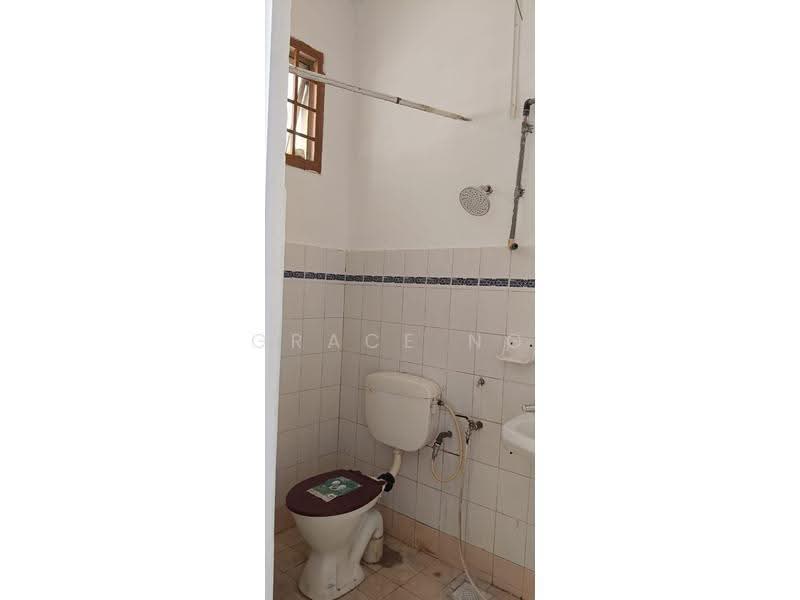 Semi-Detached House for Sale in Taman Megah Ria (Masai) - Grace Ng - Bathroom - PropertyGuru.com.my