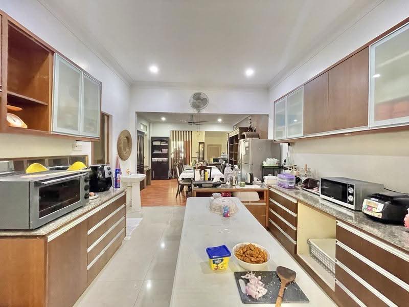 Terraced House for Sale in Bukit Jelutong (Shah Alam) - Nazrin Hakimin - Kitchen - PropertyGuru.com.my