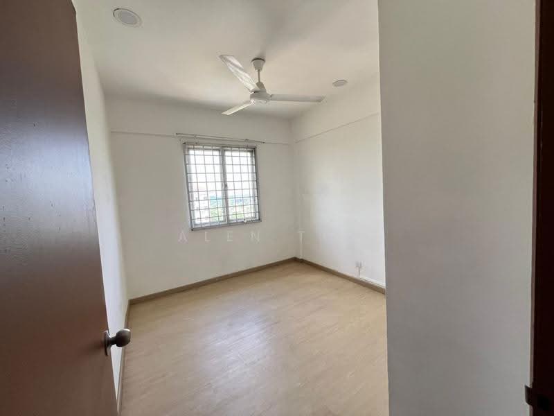 Pangsapuri untuk Disewa di Pangsapuri Persiaran Tanjung - Alen Tan - Bedroom - PropertyGuru.com.my