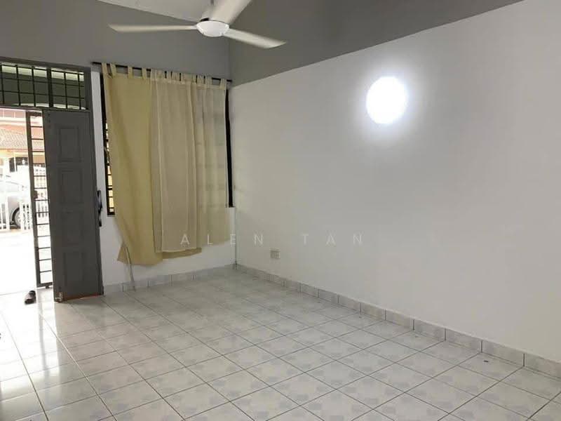 1-storey Terraced House for Rent in Taman Perling (Perling) - Alen Tan - Living Room - PropertyGuru.com.my