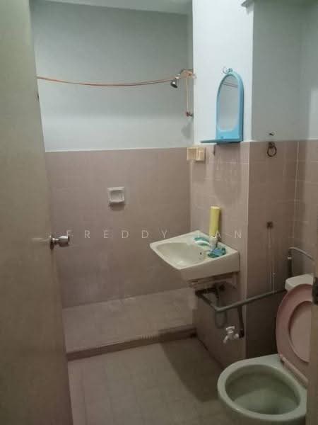 Apartment for Sale at Mawar Apartment - Freddy Tan - Bathroom - PropertyGuru.com.my