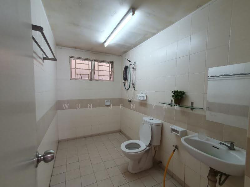 Kondominium untuk Disewa di Kinrara Mas - Wun Jen Yap - Bathroom - PropertyGuru.com.my