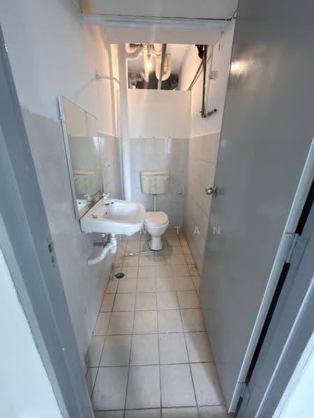 Flat for Rent at Taman Mount Austin - Alen Tan - Bathroom - PropertyGuru.com.my