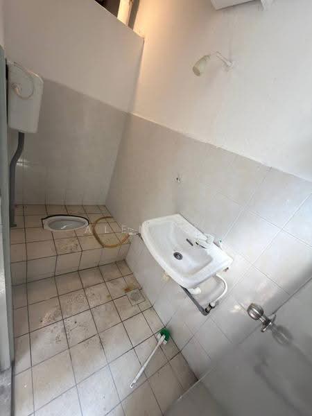 Flat for Rent at Taman Mount Austin - Alen Tan - Bathroom - PropertyGuru.com.my