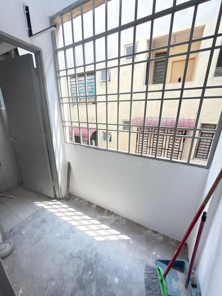 Flat for Rent at Taman Mount Austin - Alen Tan - Balcony - PropertyGuru.com.my