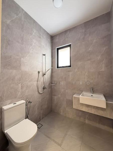 Cluster House for Rent in Taman Ekoflora (Johor Bahru) - Foo Jun Tao - Bathroom - PropertyGuru.com.my