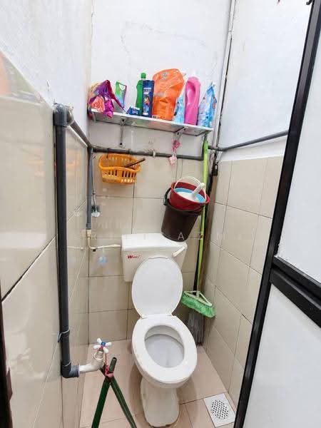 Rumah Teres 2-Tingkat untuk Dijual di Taman Kota Masai (Pasir Gudang) - Ariff Azmi - Bathroom - PropertyGuru.com.my