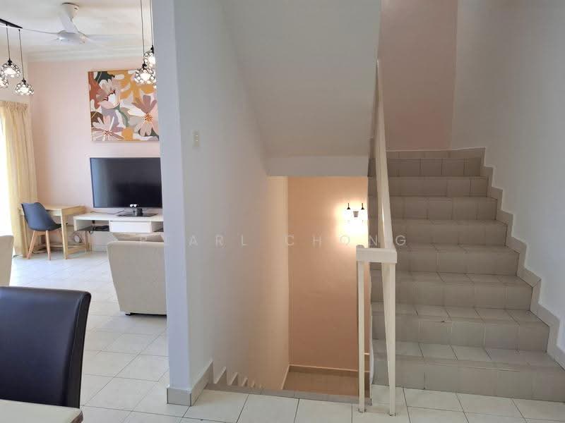 Rumah Teres 3-Tingkat untuk Disewa di Bandar Putra Permai (Seri Kembangan) - Pearl Chong - Living Room - PropertyGuru.com.my