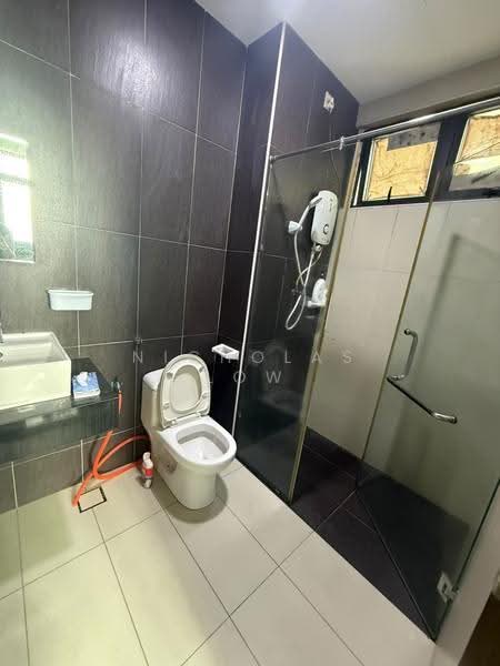 Service Residence for Rent at D'Secret Garden (Pangsapuri Kempas Indah) - Nicholas Low - Bathroom - PropertyGuru.com.my
