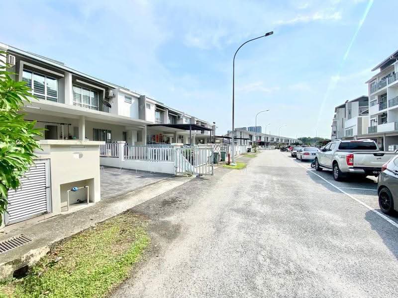 Rumah Teres 2-Tingkat untuk Dijual di Taman Tasik Semenyih (Semenyih) - Azira Ahmad - Exterior - PropertyGuru.com.my