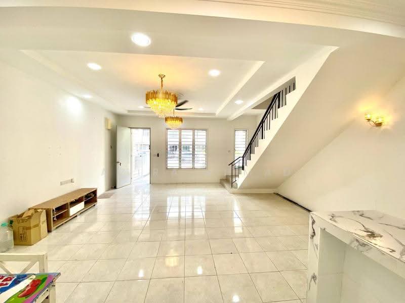 Rumah Teres 2-Tingkat untuk Dijual di Taman Tasik Semenyih (Semenyih) - Azira Ahmad - Living Room - PropertyGuru.com.my