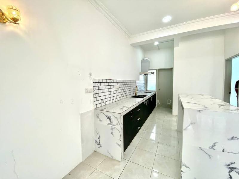 Rumah Teres 2-Tingkat untuk Dijual di Taman Tasik Semenyih (Semenyih) - Azira Ahmad - Kitchen - PropertyGuru.com.my