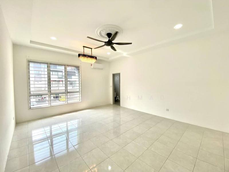 Rumah Teres 2-Tingkat untuk Dijual di Taman Tasik Semenyih (Semenyih) - Azira Ahmad - Living Room - PropertyGuru.com.my