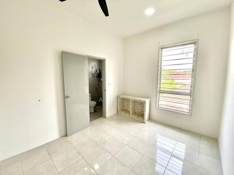Rumah Teres 2-Tingkat untuk Dijual di Taman Tasik Semenyih (Semenyih) - Azira Ahmad - Bathroom - PropertyGuru.com.my