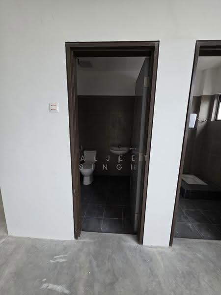 Shop for Sale in SS17 (Subang Jaya) - Baljeet Singh - Bathroom - PropertyGuru.com.my