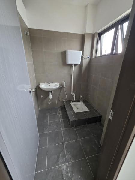 Shop for Sale in SS17 (Subang Jaya) - Baljeet Singh - Bathroom - PropertyGuru.com.my